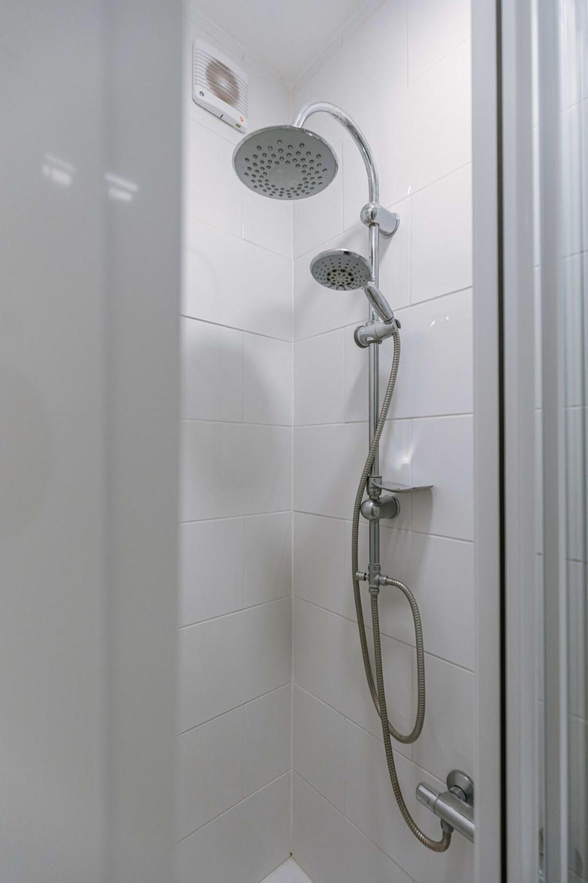 Huswell - Enjoyable Apartment With Sea View 데한 외부 사진